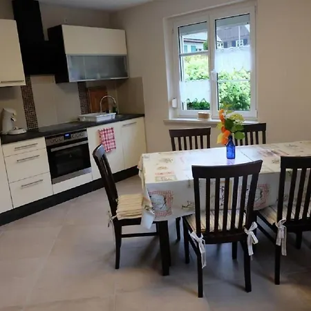 別荘 Am Wald Mit Sauna By Interhome *